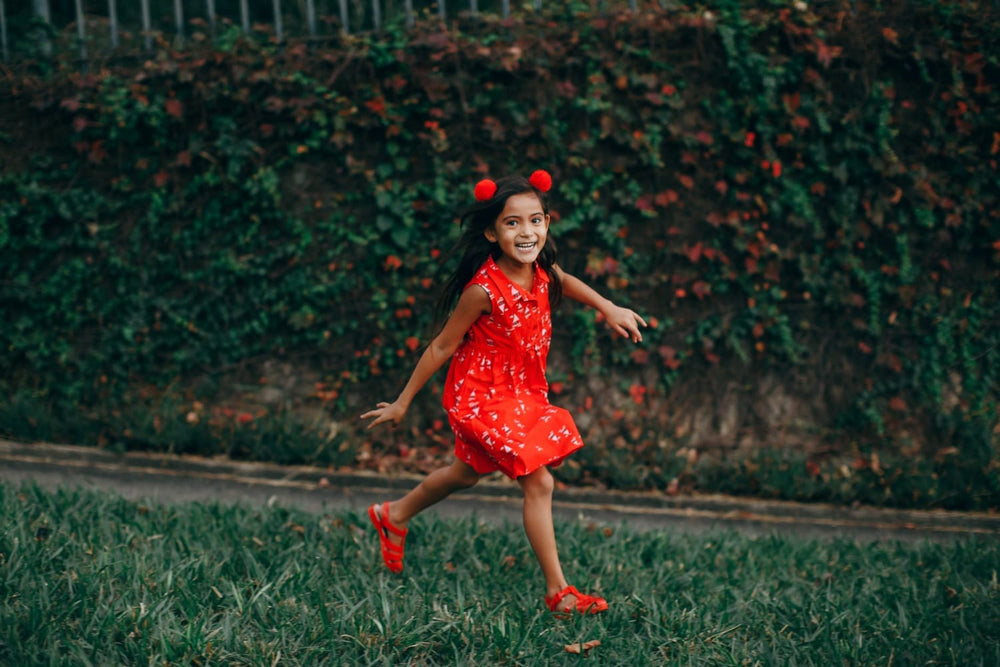 6 Breathtaking Flower Girl Dresses For a Christmas Wedding